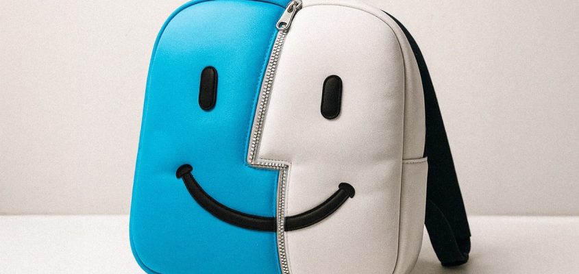 Рюкзак в стиле macOS Finder превращает знаменитую иконку в модный аксессуар